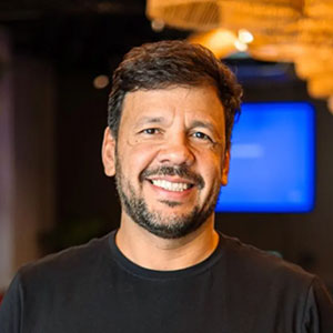 DANIEL GUIMARÃES